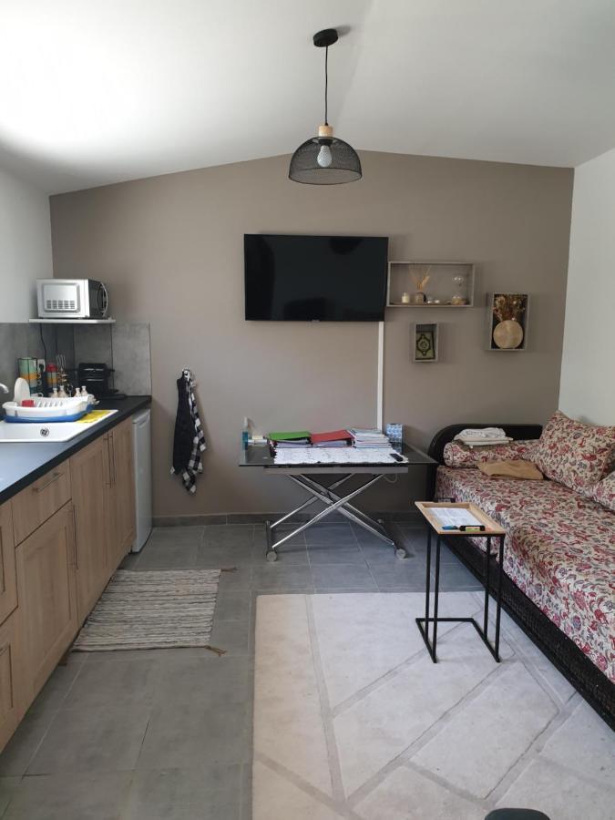 Adorable maison d'hôte, avec terrasse vue sur piscine, wifi 4G, proche de BEZIERS Cers Exterior foto
